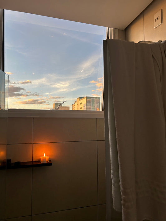 O que é banho premium? 5 passos para transformar seu banho em um ritual de spa em casa